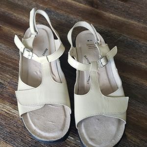Barefoot Freedom bone sandals velcro & buckle Size 11 M